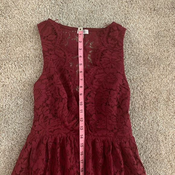 3/$30 bundle Lace Tobi dress - Picture 2 of 5
